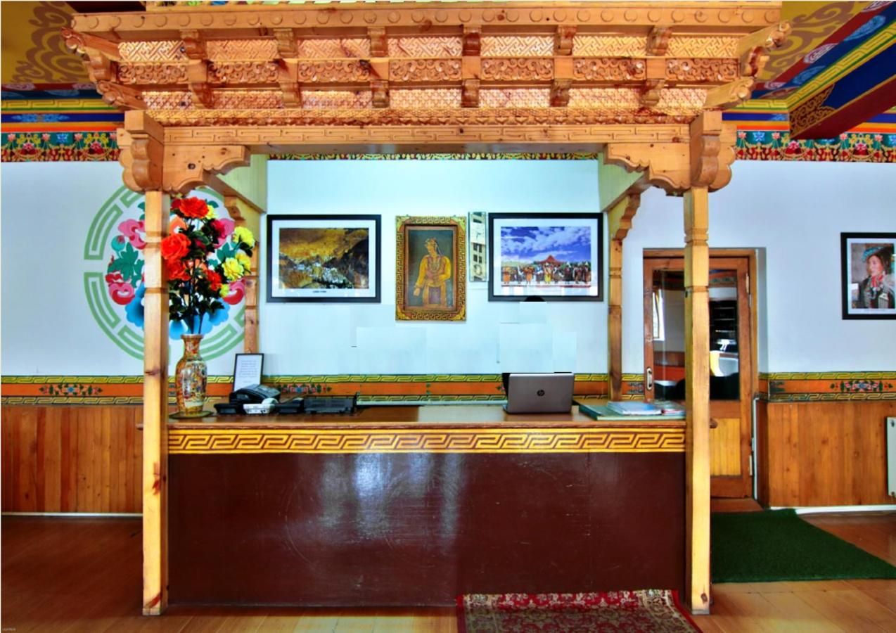 undefined Hotel Shangrila 3
