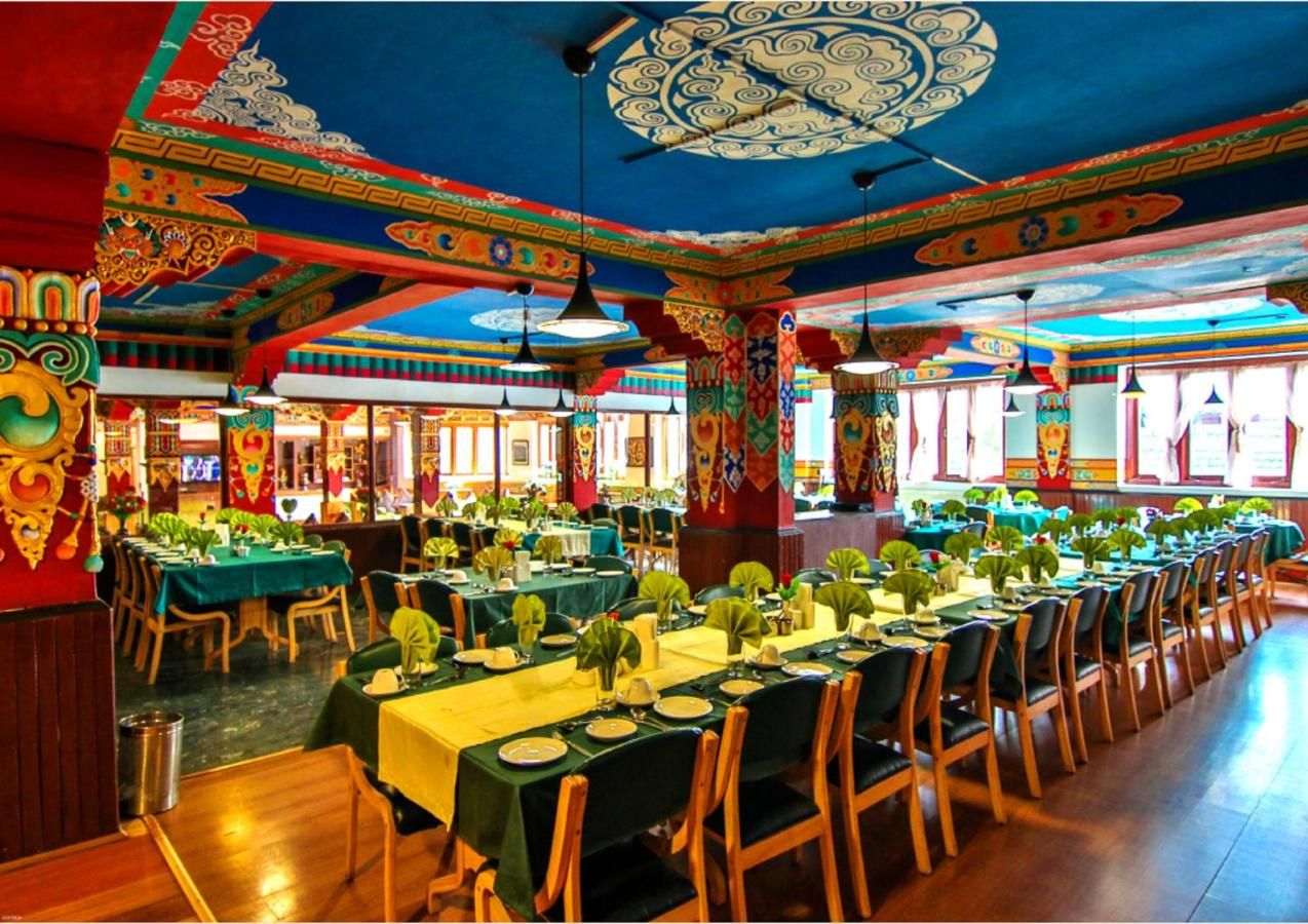 undefined Hotel Shangrila 5