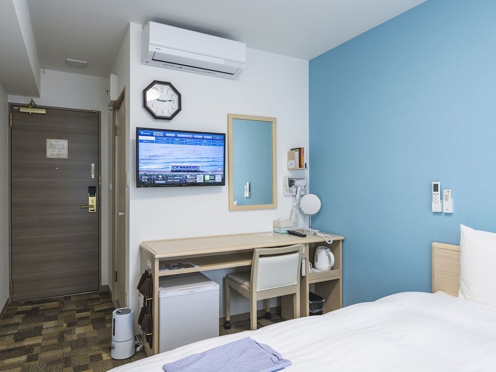 Toyoko Inn Nagano-eki Higashi-guchi Economy Double Room, Smoking 2