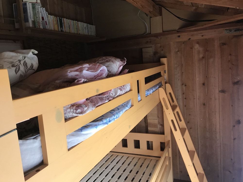 Shared Dormitory, Women only