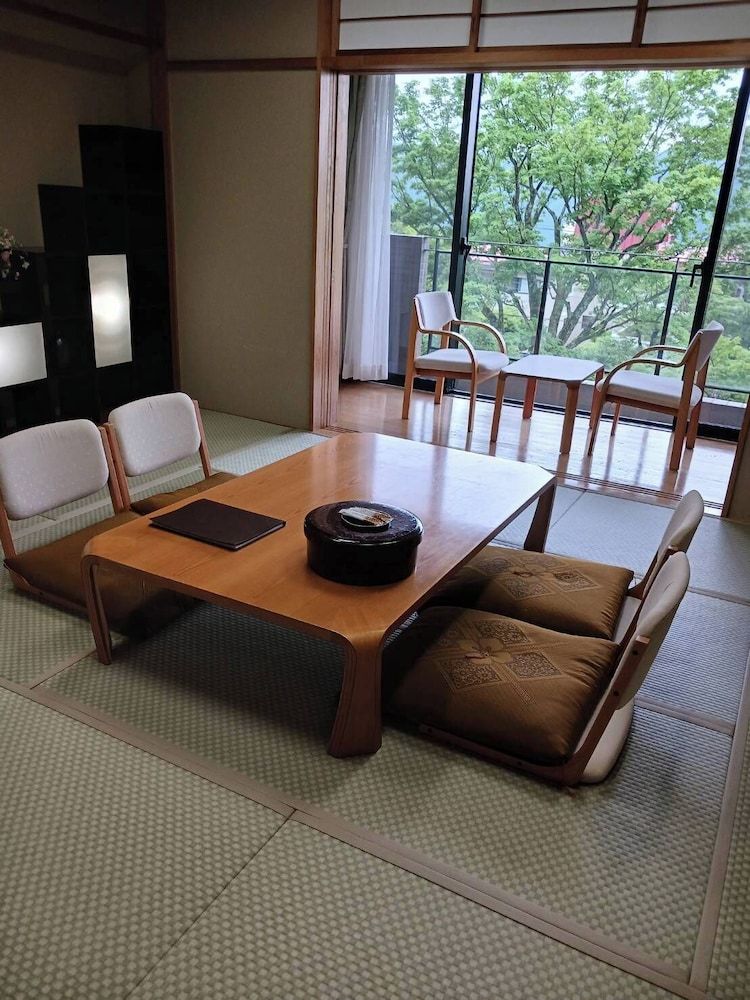 undefined Sushi Auberge Gorasaryo 10