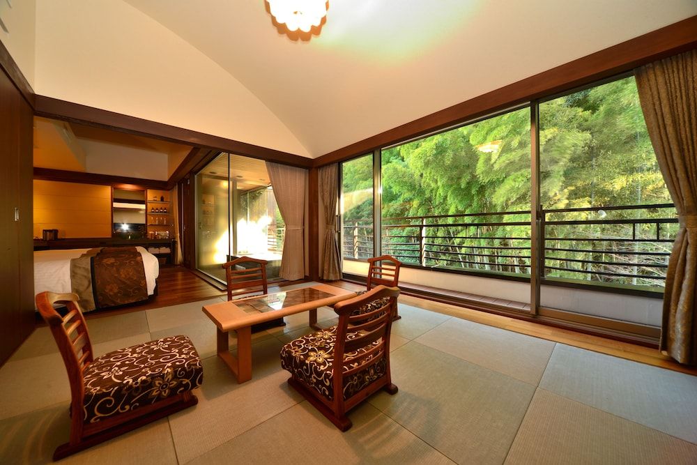 undefined Hakone Kamon 3