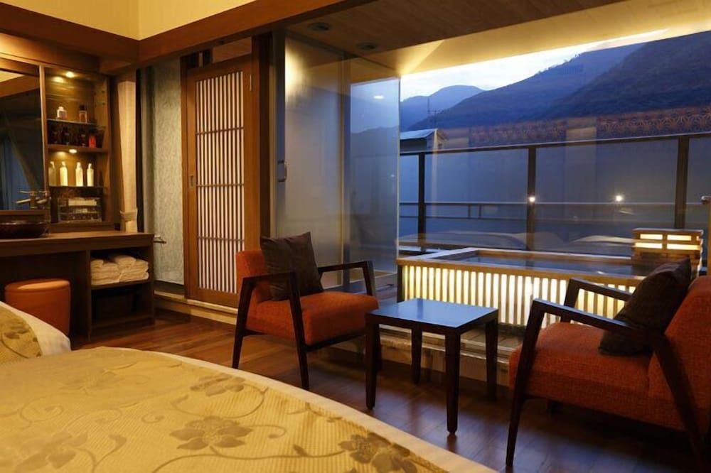 undefined Hakone Kamon 8