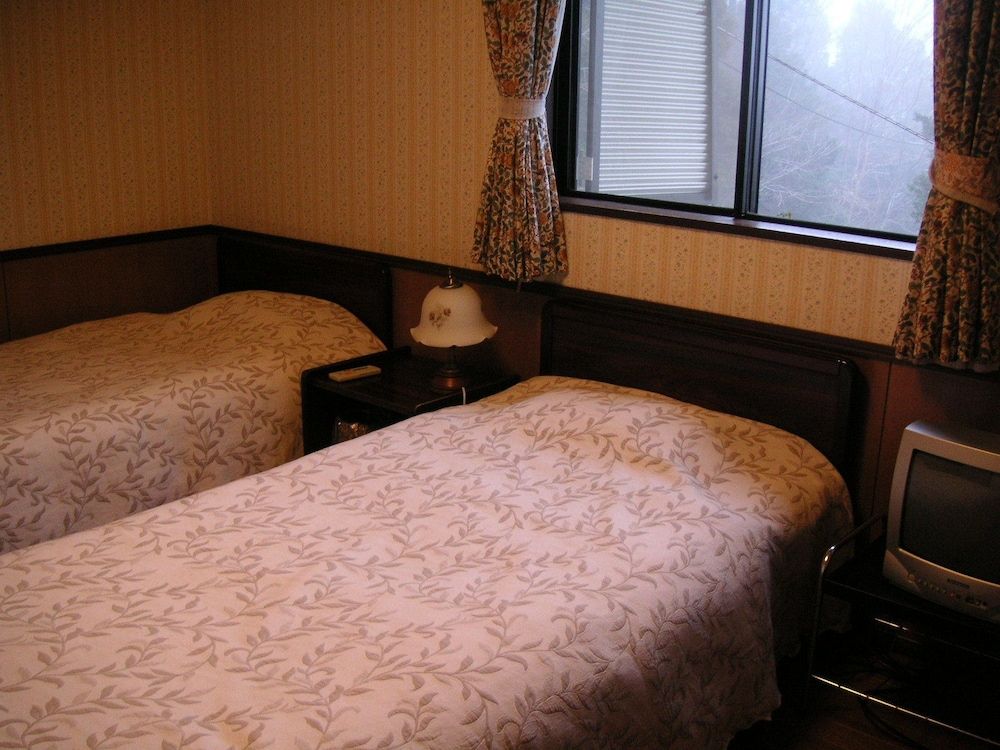 Pension Liberty House Twin Room with Extra Bed