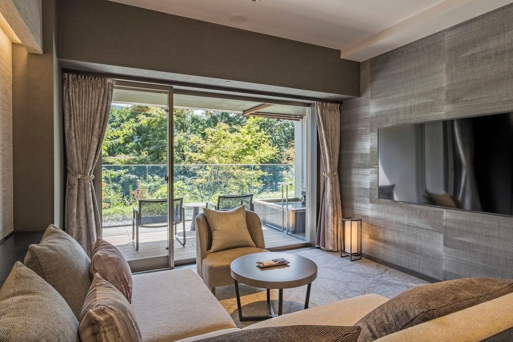 Hakone Gora KARAKU East Wing with Open-Air Bath Western Style /  Japanese Dinner Entry 19:00-20:00 5