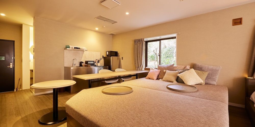 HAKONE Funny hours Basic Condo, 5 Bedrooms, Balcony