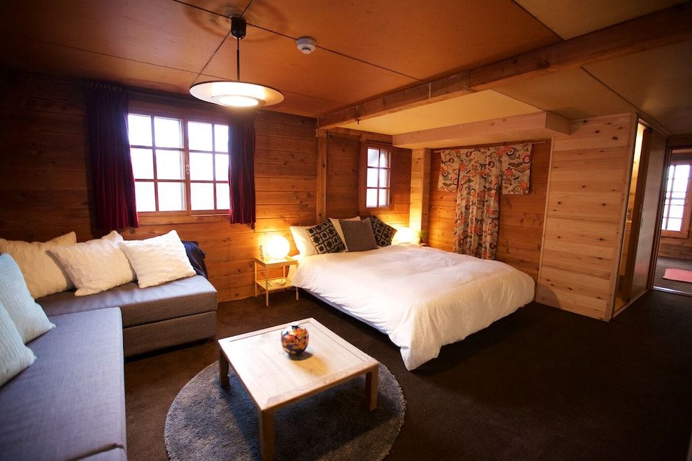 Deluxe 2 Room Suite, Private Facilities with Lounge Area