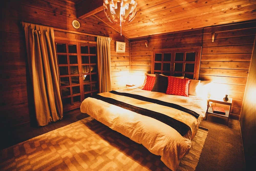 Deluxe Room with Ensuite Bathroom