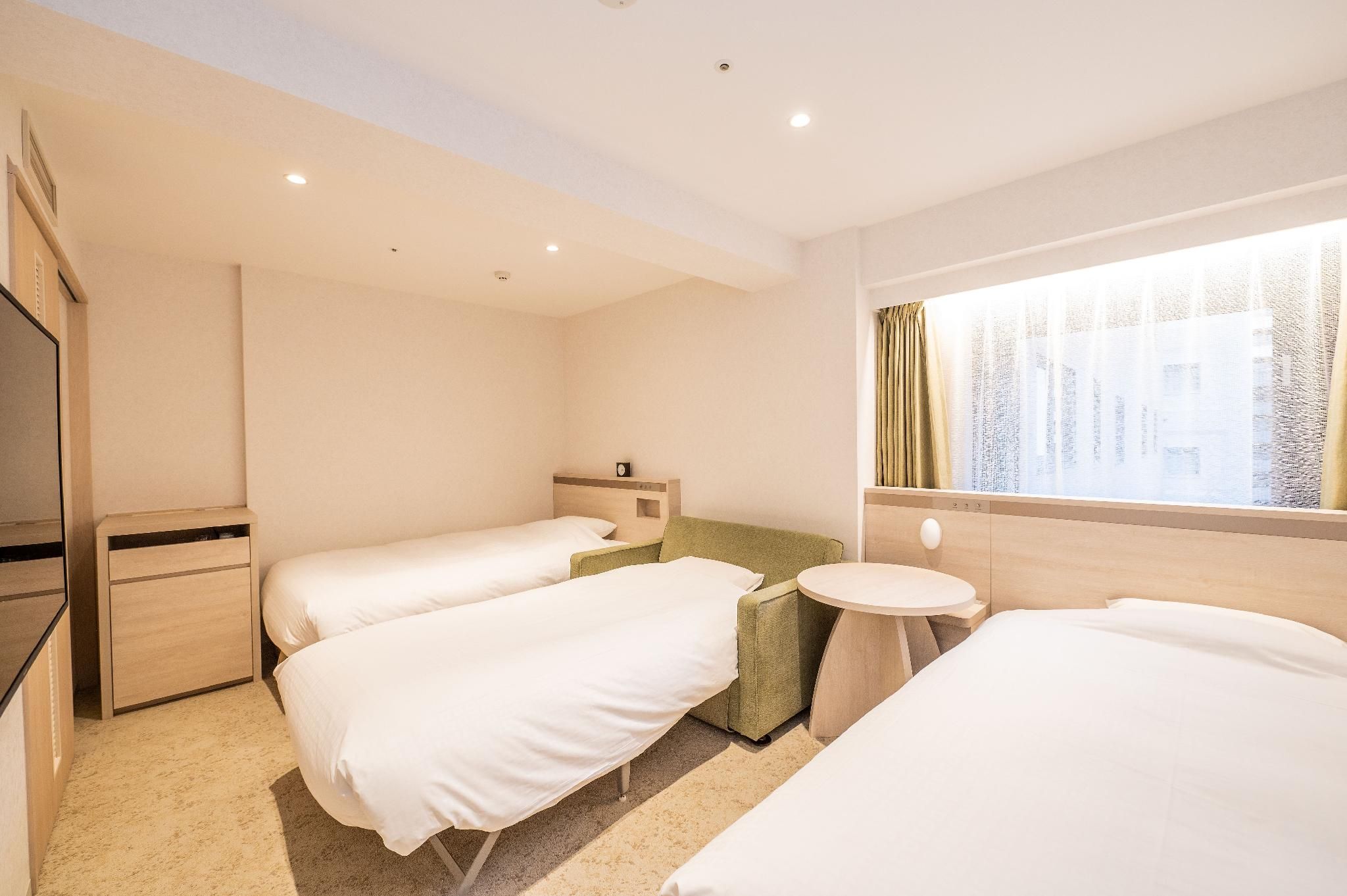 Main Building Universal Twin Room for 3 People - Non-Smoking