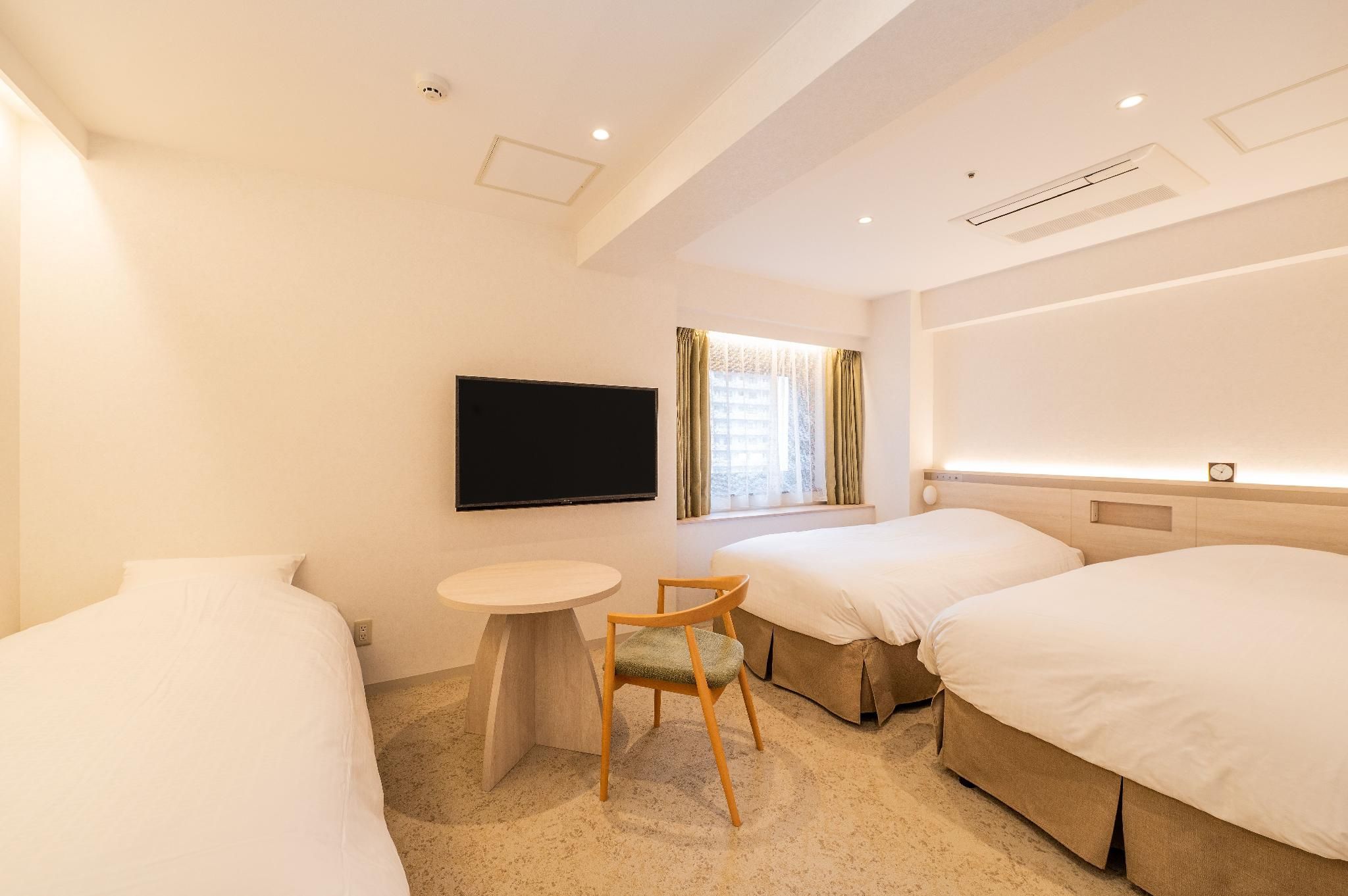 Main Building Deluxe Twin Room for 3 People - Non-Smoking