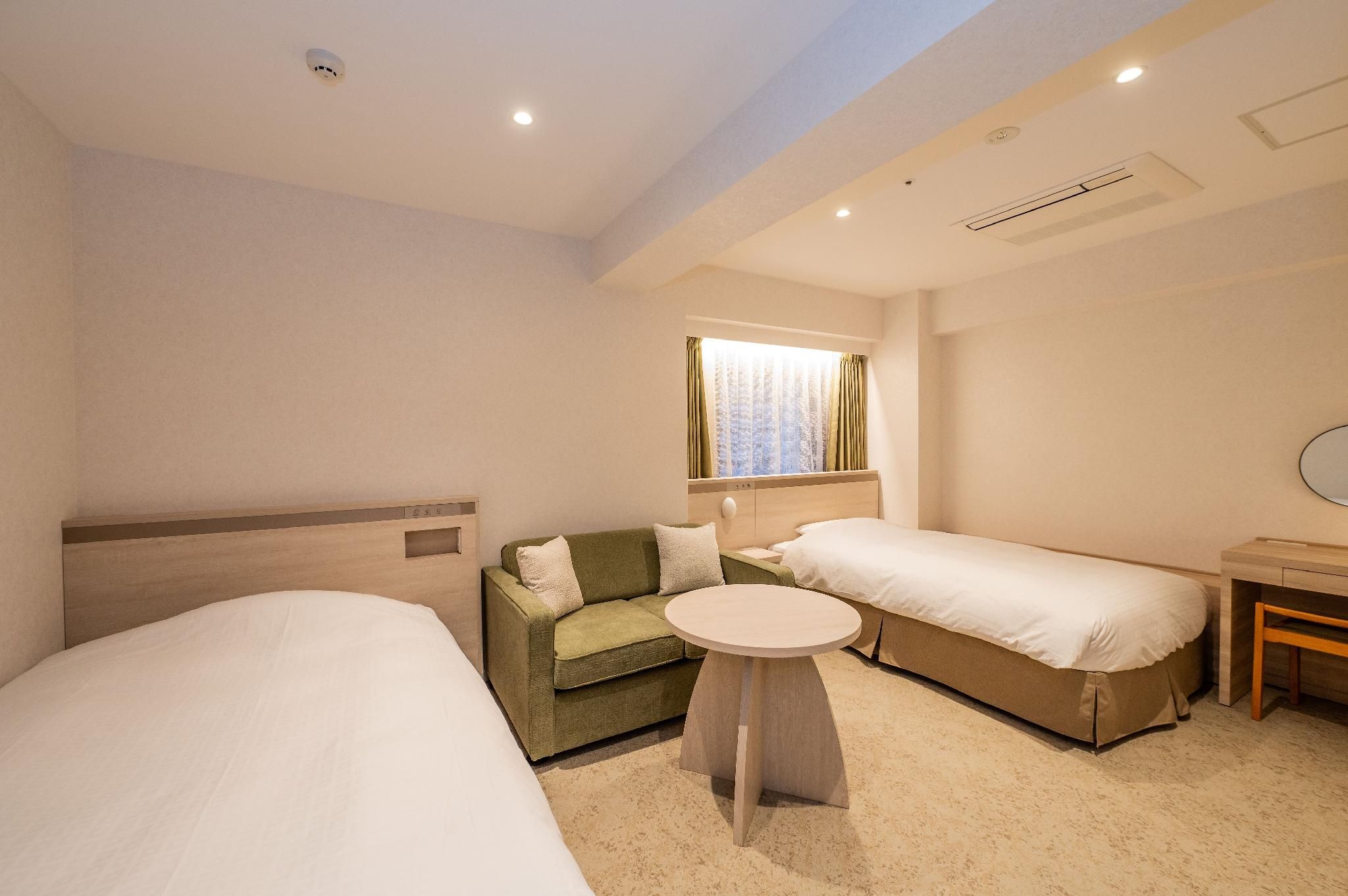 Main Building Universal Twin Room for 1 Person - Non-Smoking