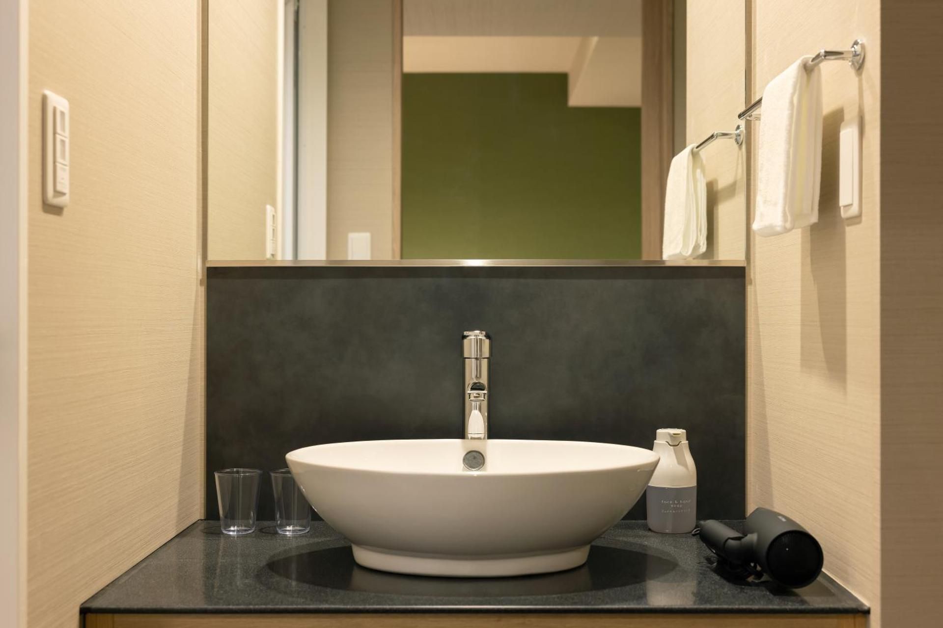 Queen Room with Shower booth