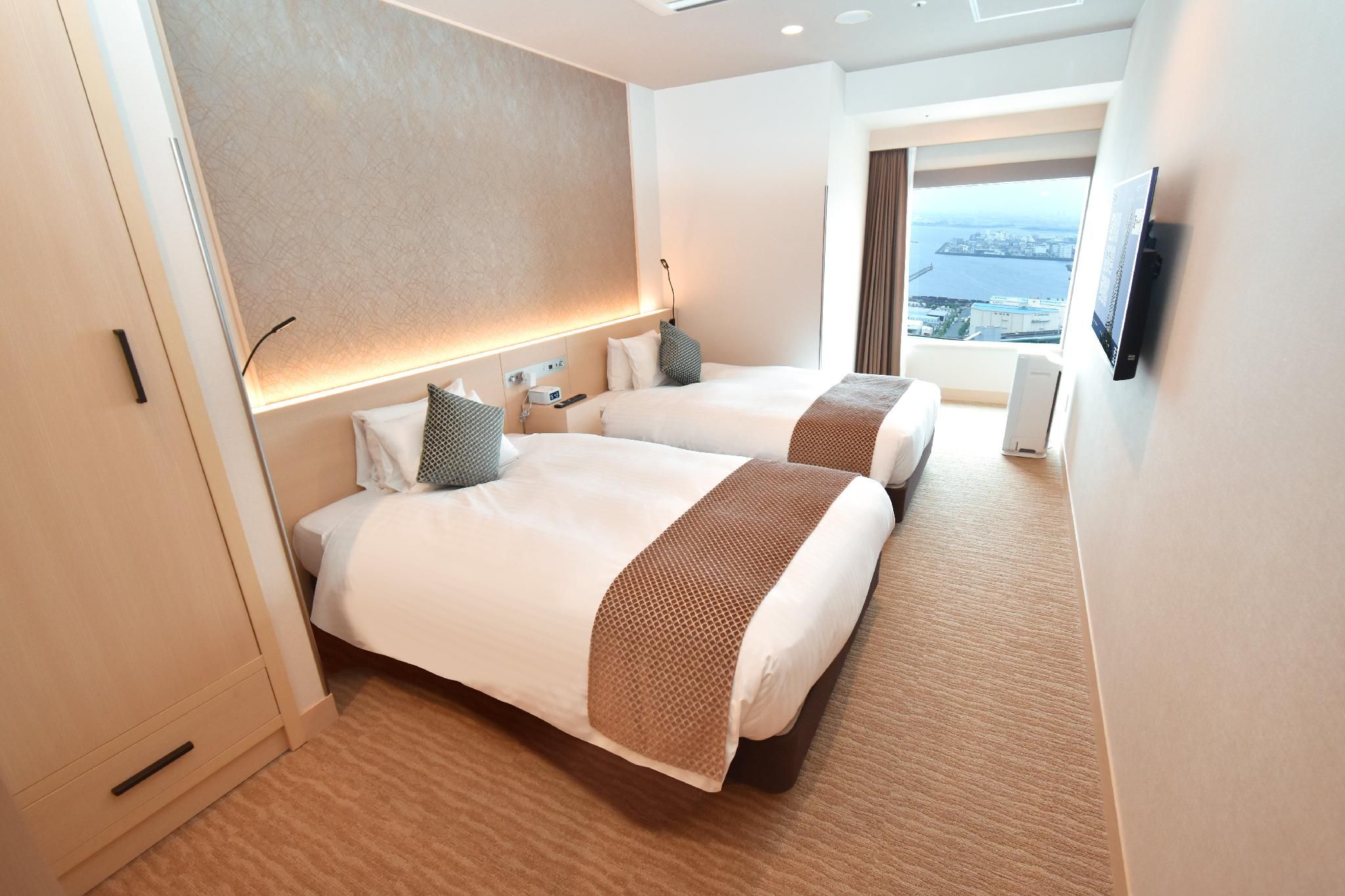 Superior Twin Bay View Room