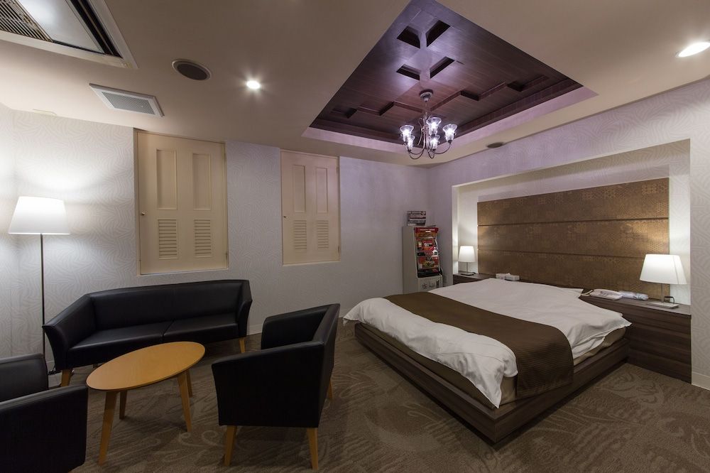 Double Room, Smoking
