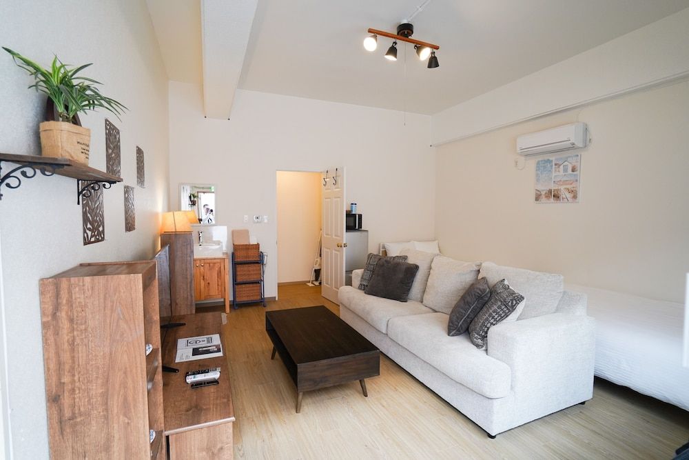 Privately Reserved Floor up to 8 Guests