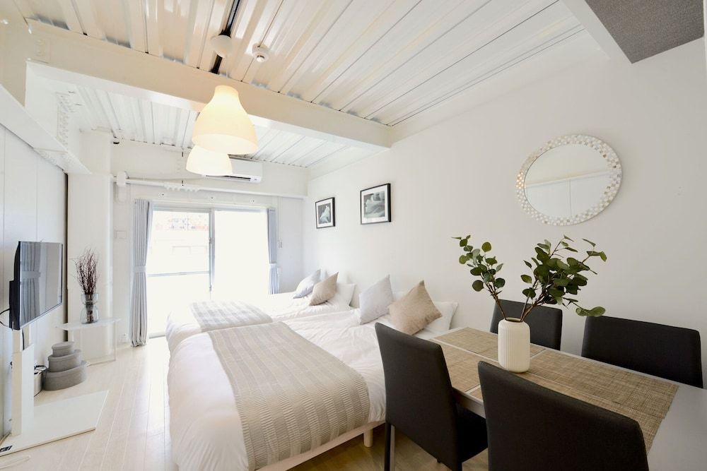 Superior Quadruple Room, Light Gray