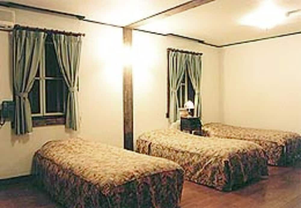 Family Room (C)