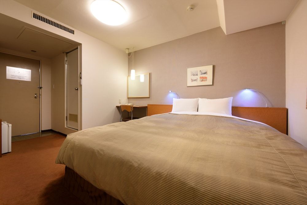 Double Room, Smoking