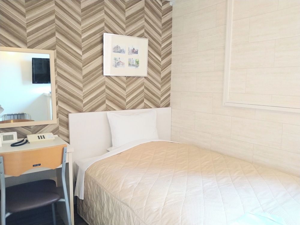 Single Room, Smoking