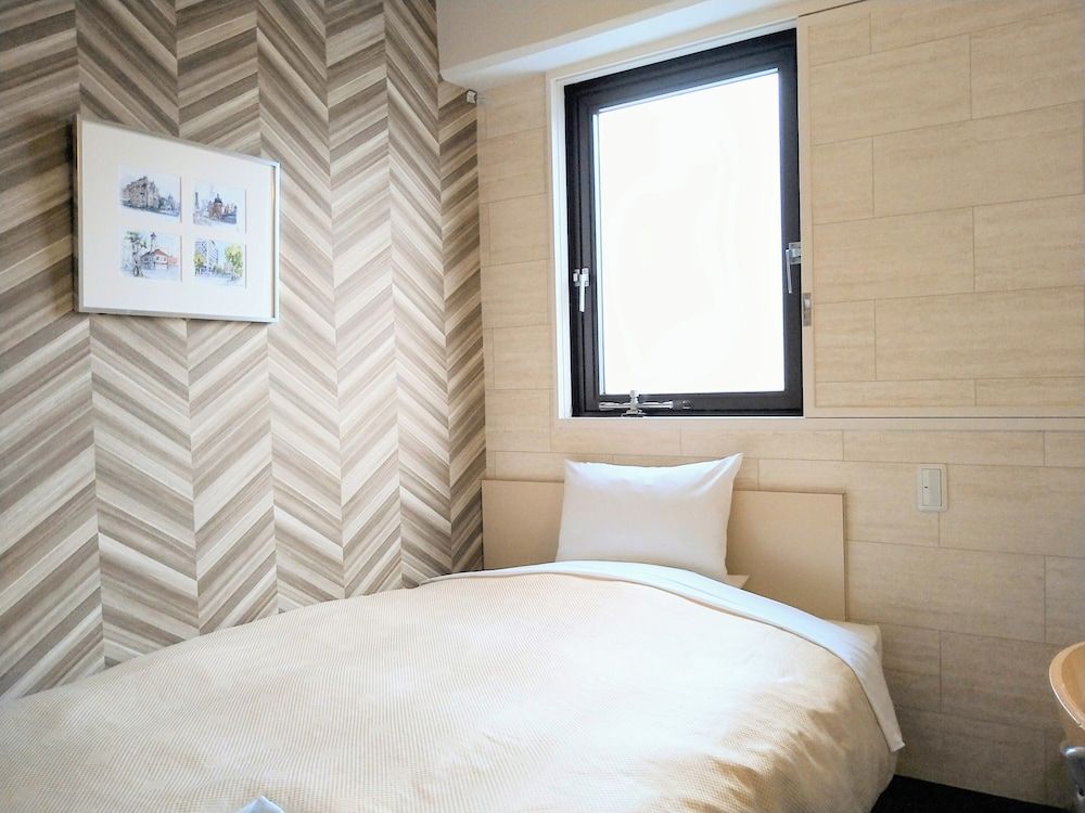 Semi Double Room, Smoking