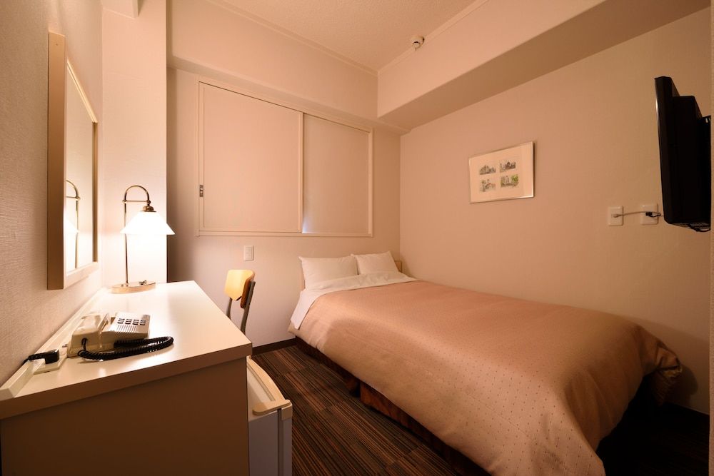 Semi Double Room, Smoking