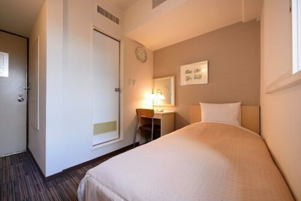 Single Room, Smoking