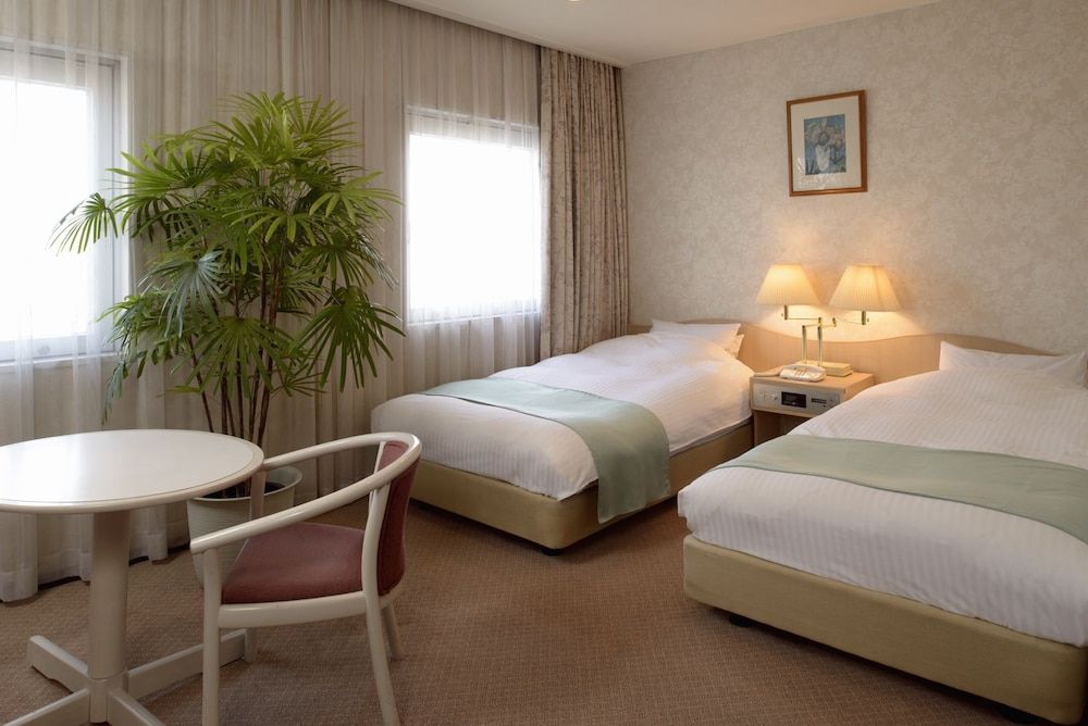 Twin Room, Smoking