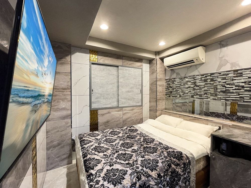 undefined Hotel Rocks