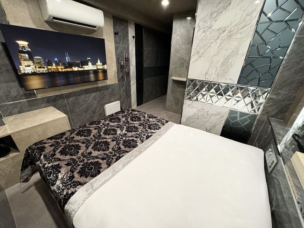 undefined Hotel Rocks 2