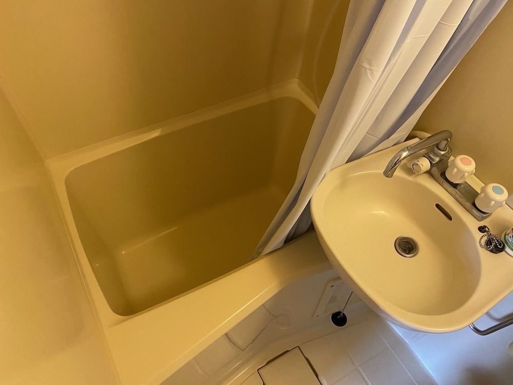 Quartier Blanc Yoga Basic Room 2