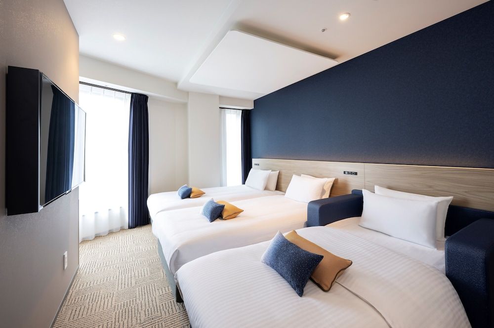 Corner Triple Room - ReFa Room