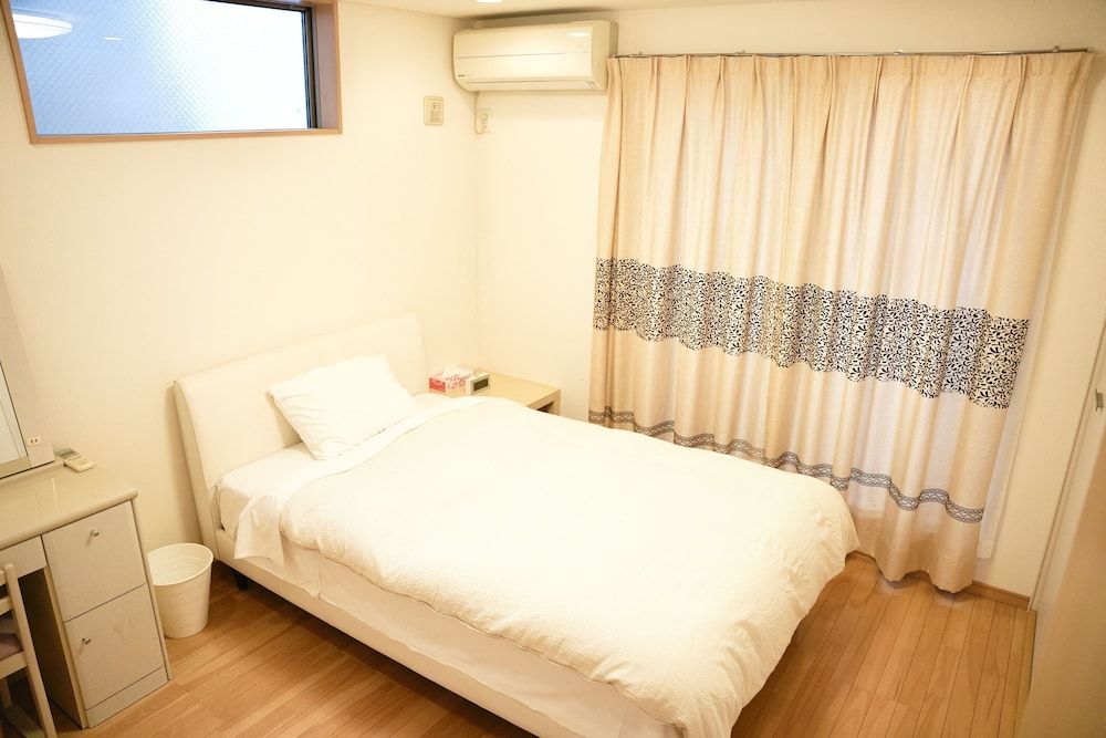 undefined Higashi Shinjuku Modern house 6