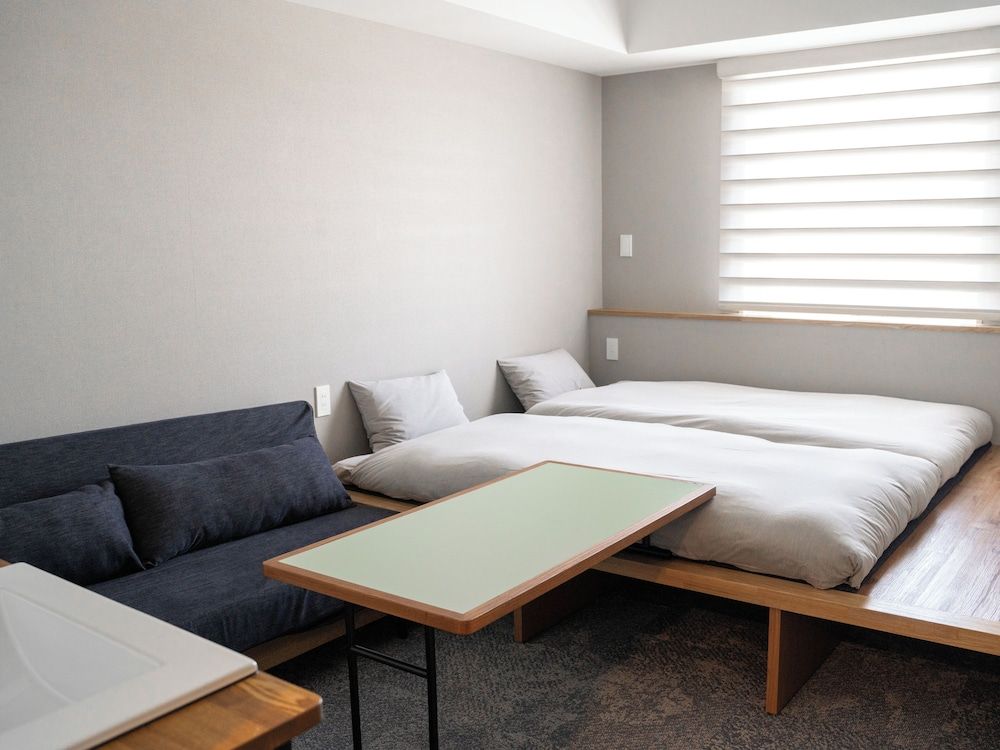 Family Room with Twin Bed