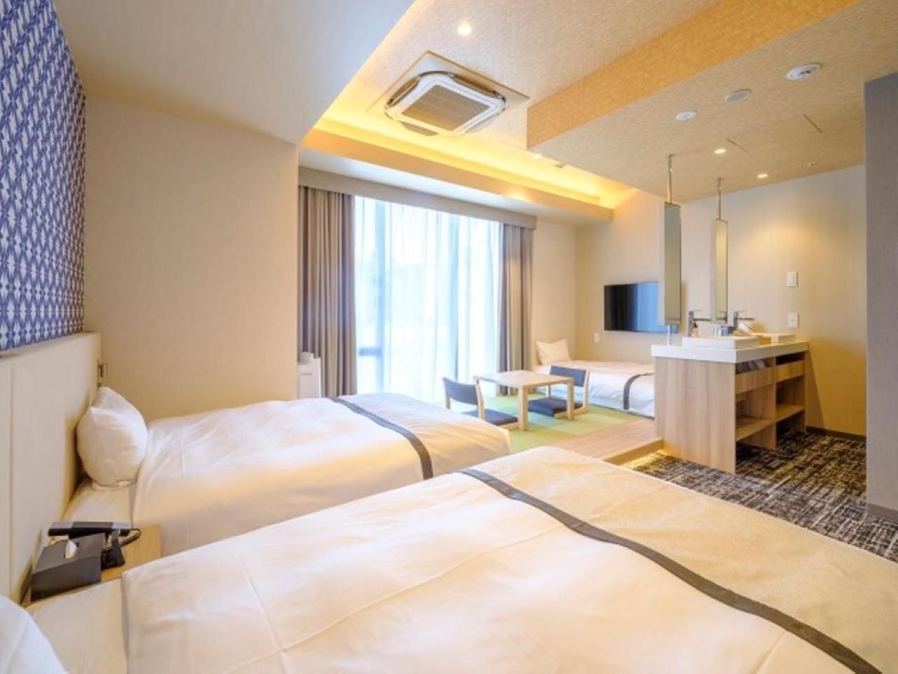 Luxury Large Triple with 1 Set of Japanese Futon