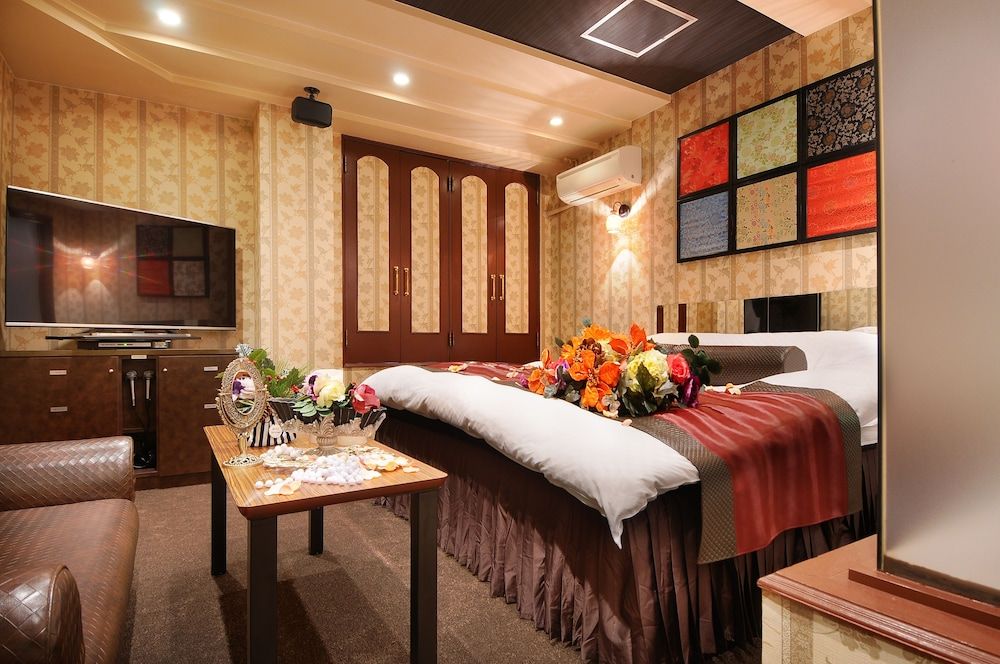 Basic Room, 1 Queen Bed, Smoking