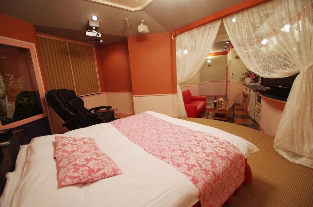 Double Room, Smoking