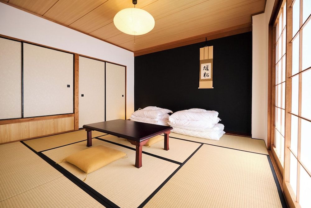 J-Hoppers Lake Biwa Guesthouse - Hostel Japanese Style Twin Room with Shared Bathroom 2