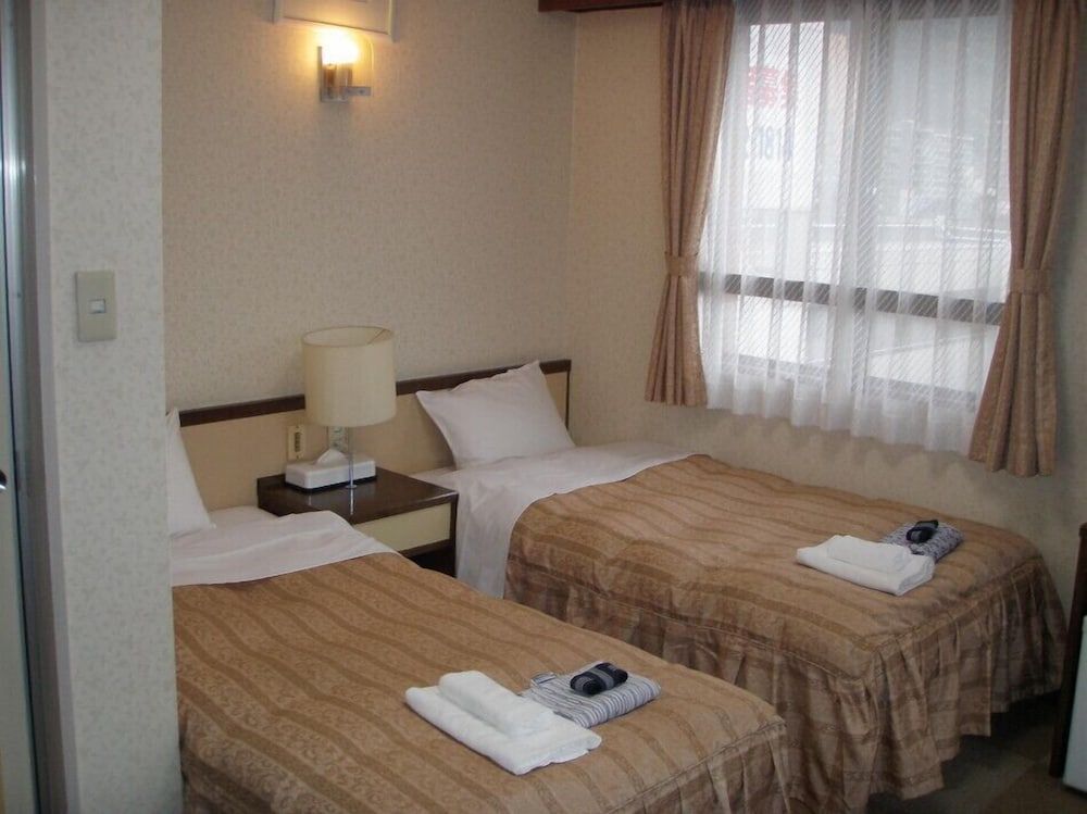 Twin Room, Smoking