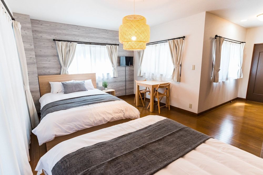 Bijou Suites Ferries Wheel View 10 bed rooms for family 10