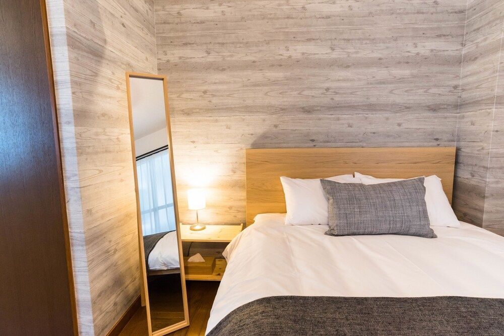 Bijou Suites Ferries Wheel View 10 bed rooms for family 16