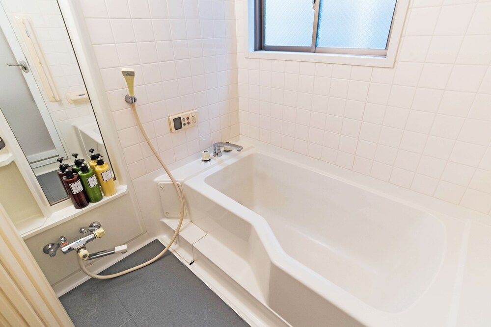 Bijou Suites Ferries Wheel View 10 bed rooms for family 28