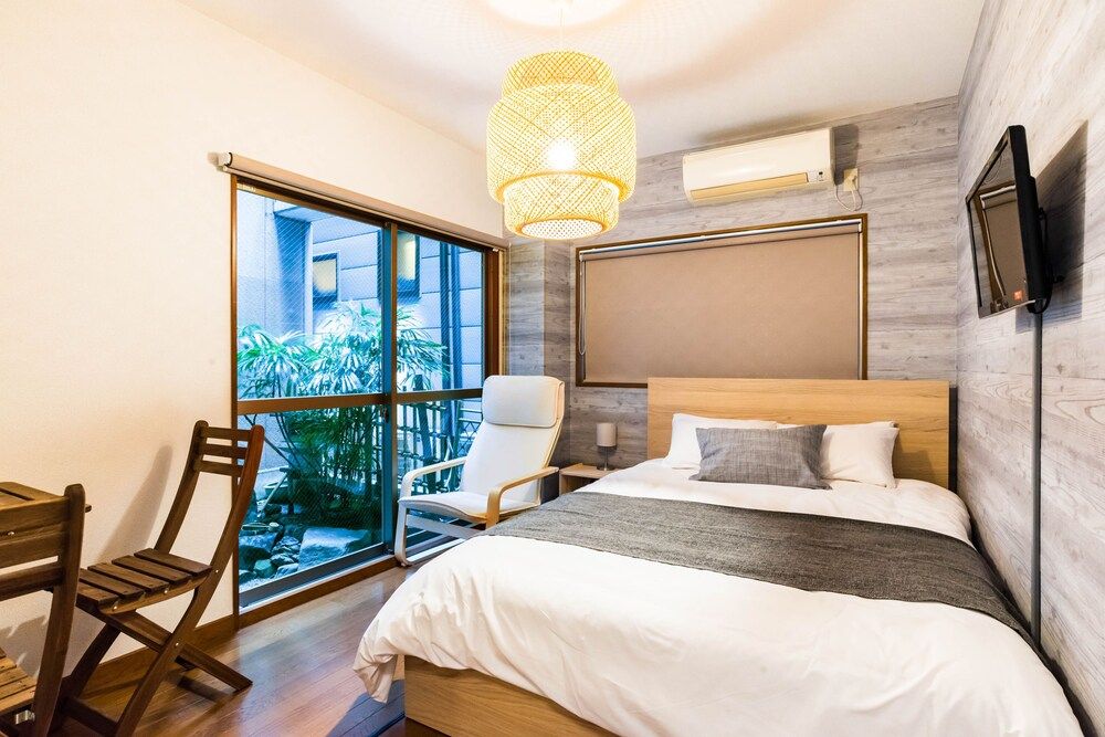 Bijou Suites Ferries Wheel View 10 bed rooms for family 5