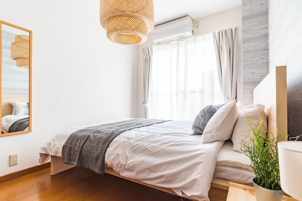 Bijou Suites Ferries Wheel View 10 bed rooms for family 6