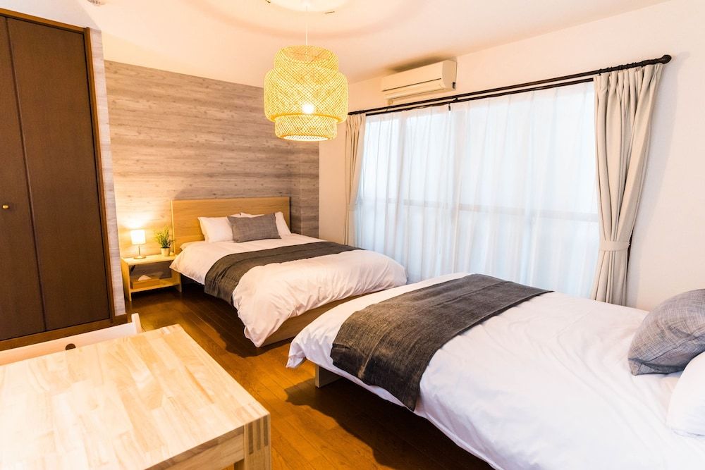 Bijou Suites Ferries Wheel View 10 bed rooms for family 11