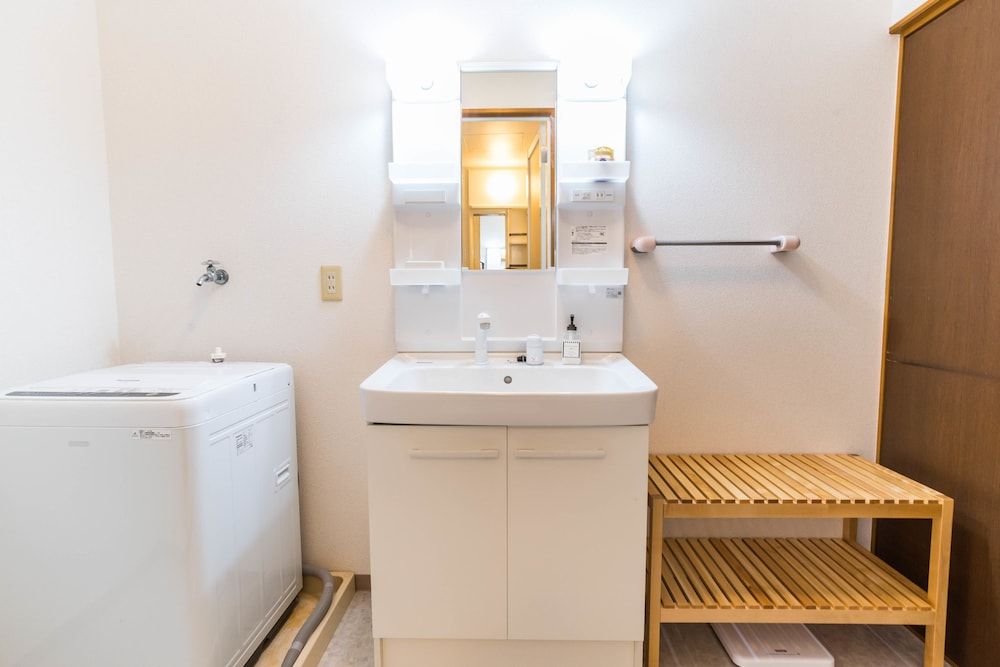 Bijou Suites Ferries Wheel View 10 bed rooms for family 27