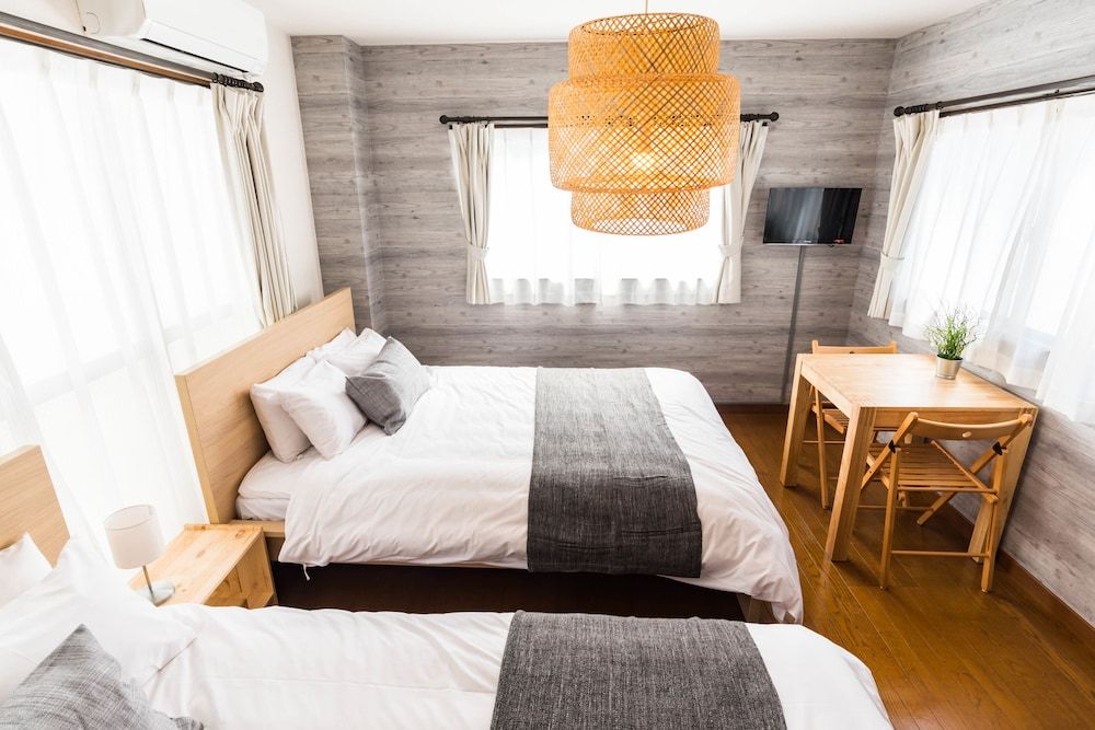 Bijou Suites Ferries Wheel View 10 bed rooms for family 18