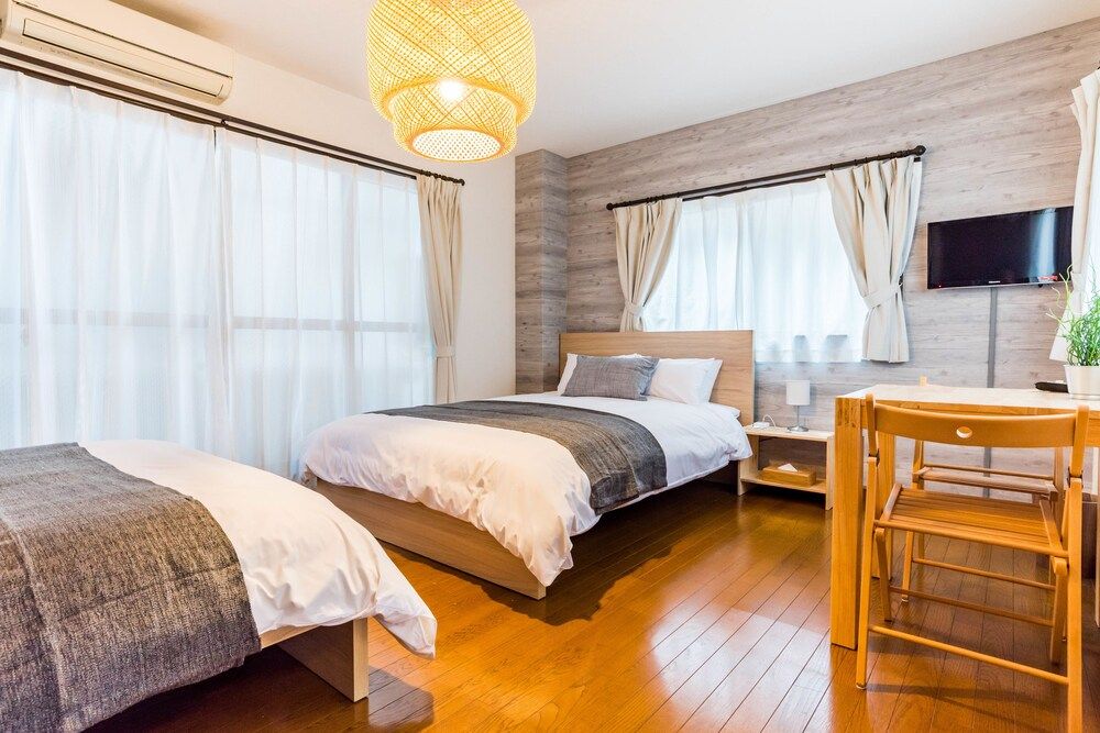 Bijou Suites Ferries Wheel View 10 bed rooms for family 9