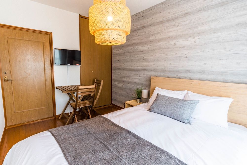 Bijou Suites Ferries Wheel View 10 bed rooms for family 3