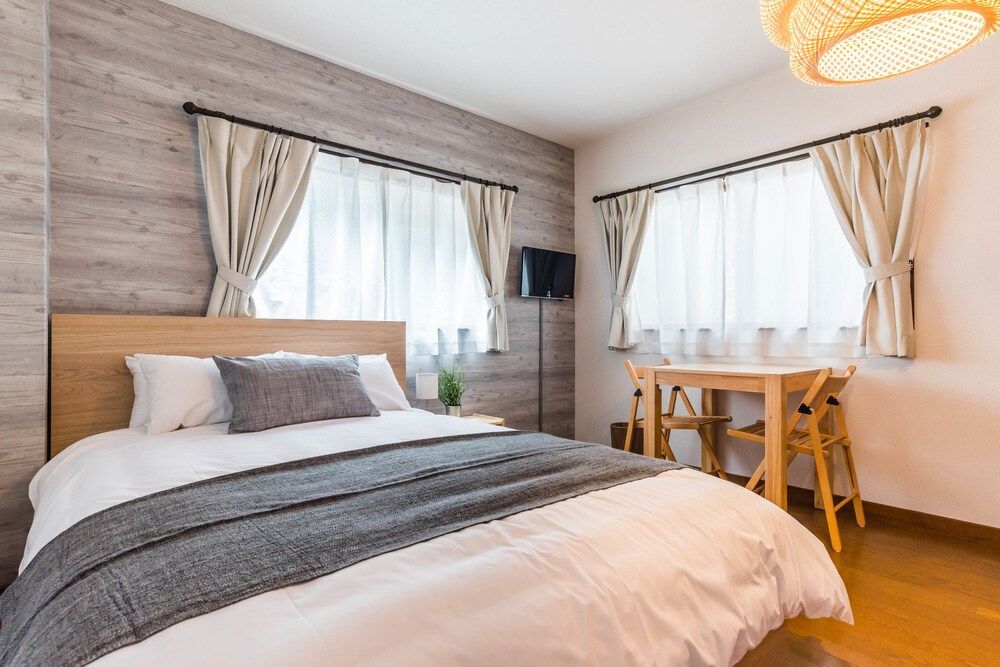 Bijou Suites Ferries Wheel View 10 bed rooms for family 4