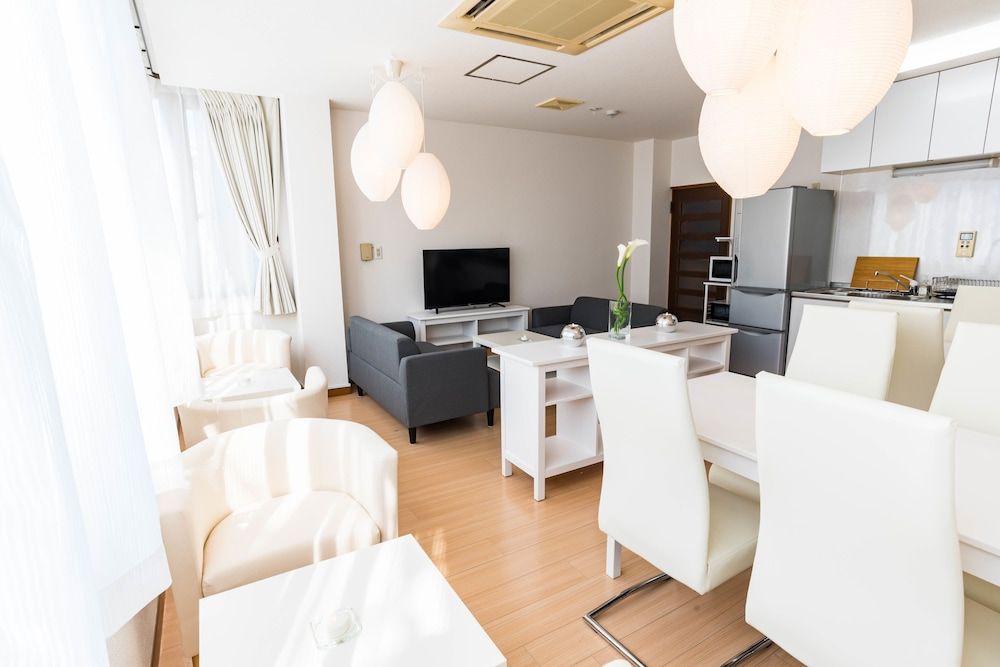 Bijou Suites Ferries Wheel View 10 bed rooms for family 34